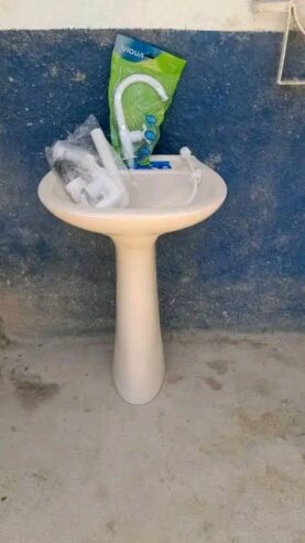 LAVAMANOS CON PEDESTAL COLOR CARAMELO MARCA FV EN BAYAMO GRANMA