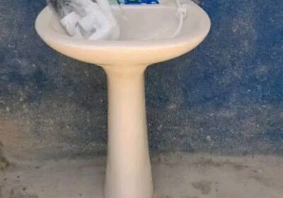LAVAMANOS CON PEDESTAL COLOR CARAMELO MARCA FV EN BAYAMO GRANMA